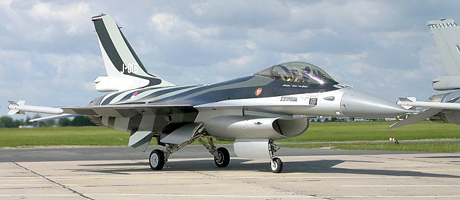 F-16 Fighting Falcon - Lockheed Martin:  Mit Sonderlackierung