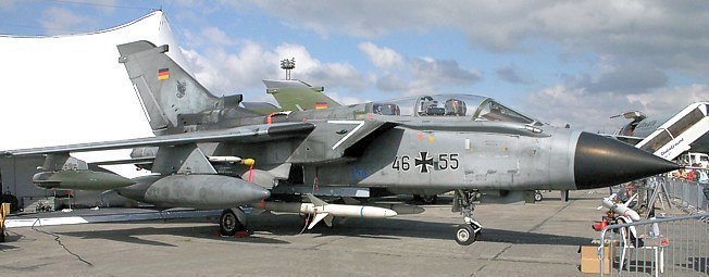 Tornado - Panavia Aircraft (1979) :  Mit Schwenkflügel