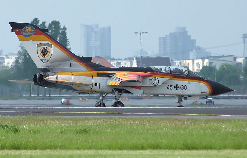 Tornado Panavia: Kampfflugzeug der Luftwaffe mit Sonderlackierung
