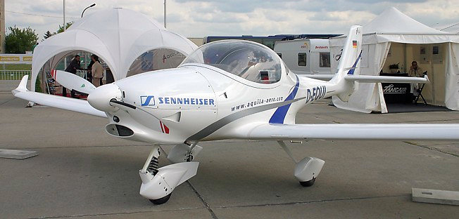 Aquila A 210