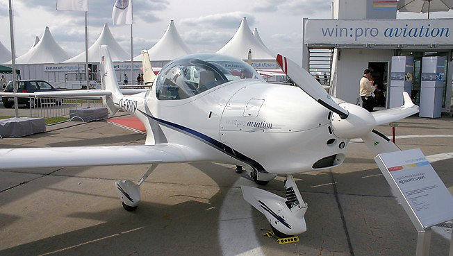 Aquila AT 01