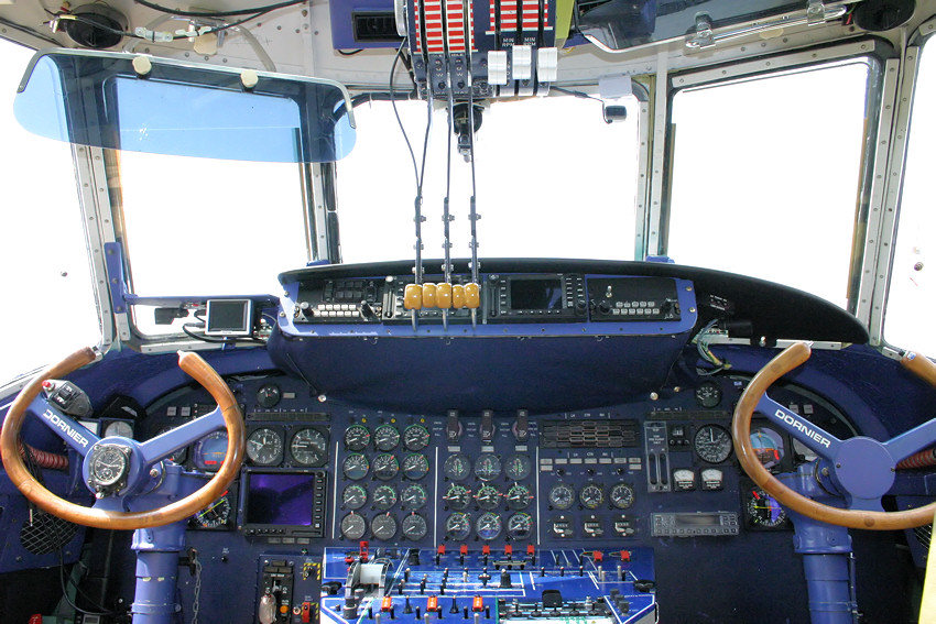 Dornier Do-24 ATT - Cockpit