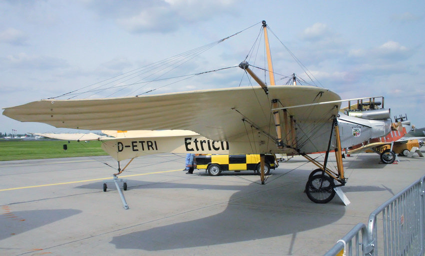 Etrich-Taube - Seitenansicht