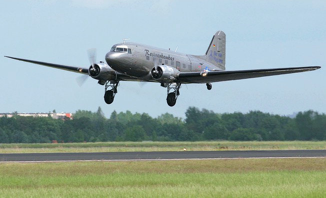 Douglas  DC 3 Dakota