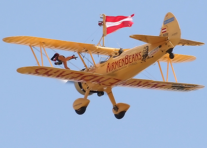 Stearman PT 17 Wingwalking