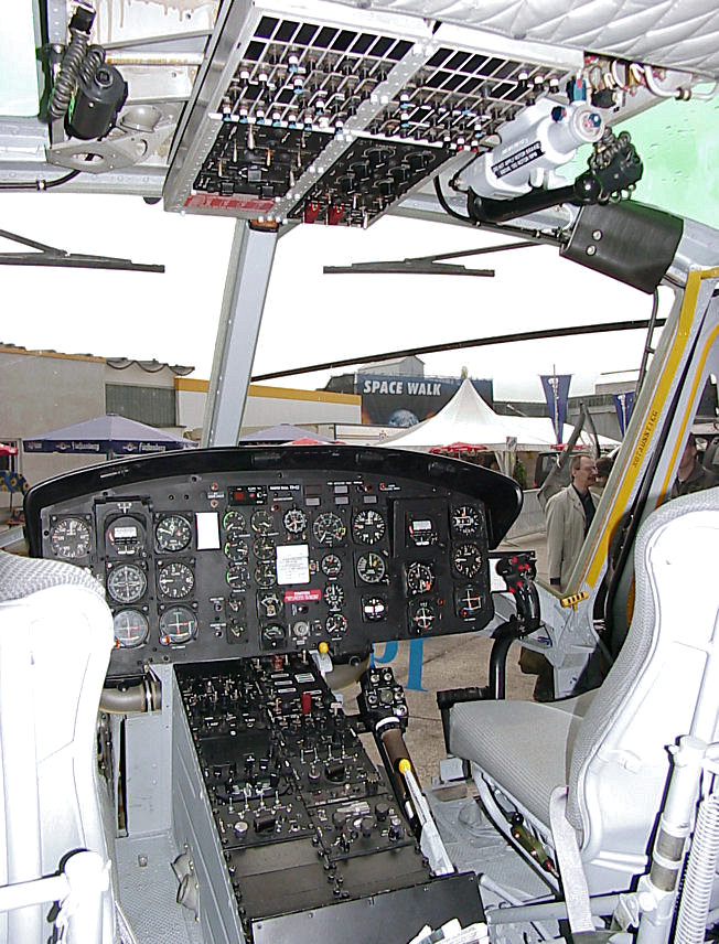 Bell UH1D_Cockpit-2