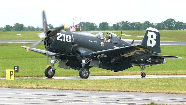 Chance Vought F4U-4 Corsair
