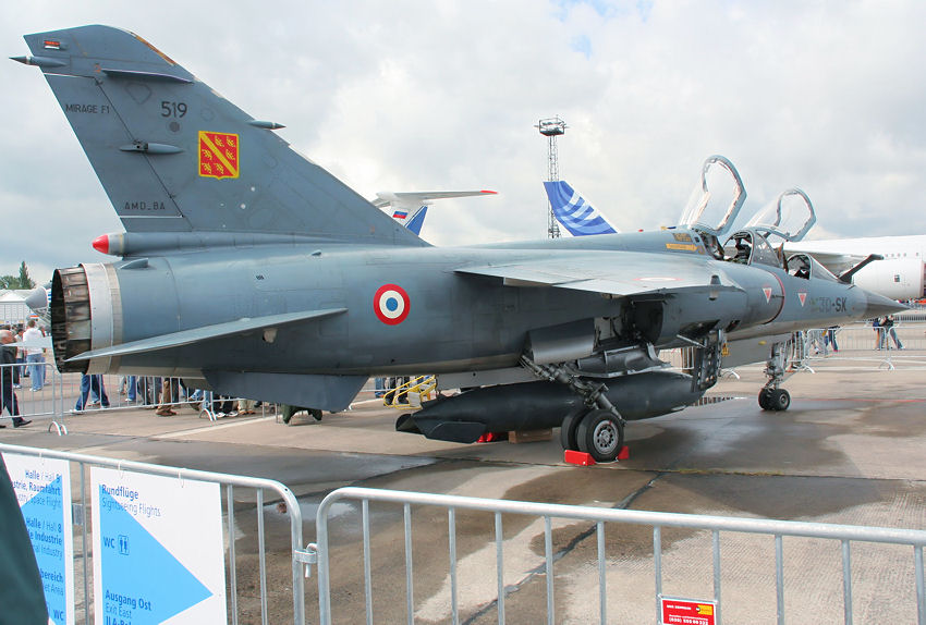 Dassault Mirage F-1: französisches Jagdfugzeug und Erdkampfflugzeug