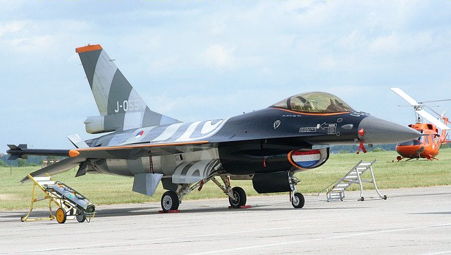 F-16 Fighting Falcon - Lockheed Martin
