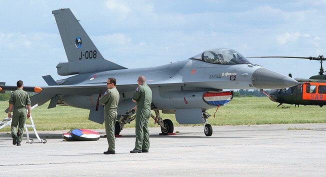 F-16 Fighting Falcon - Lockheed Martin