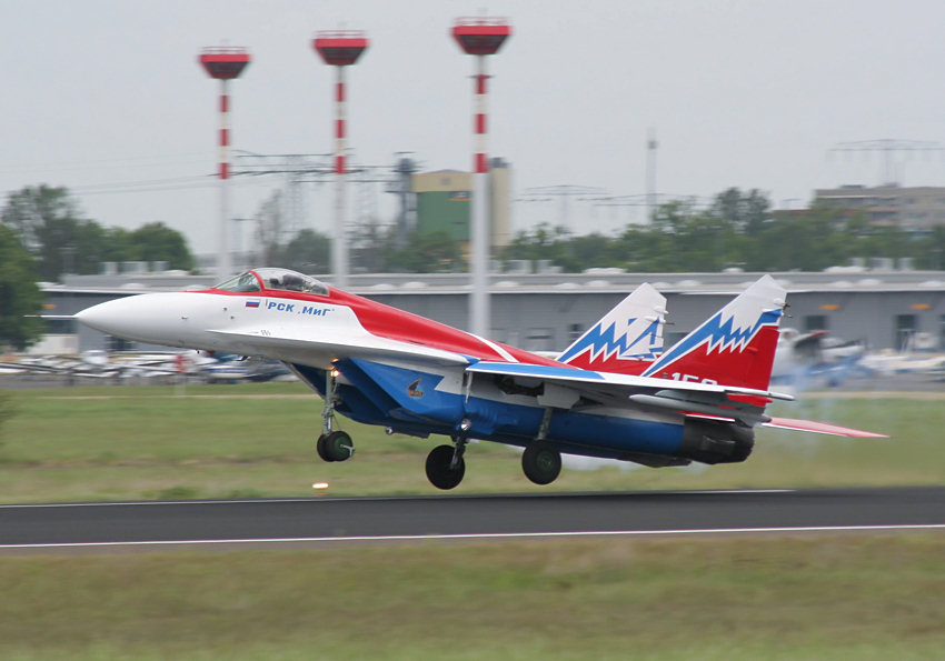 Die MiG-29 OVT verfügt mit ihrer so genannten „dreidimensionalen Schubvektor-Steuerung“ über eine erhöhte Manövrierfähigkeit