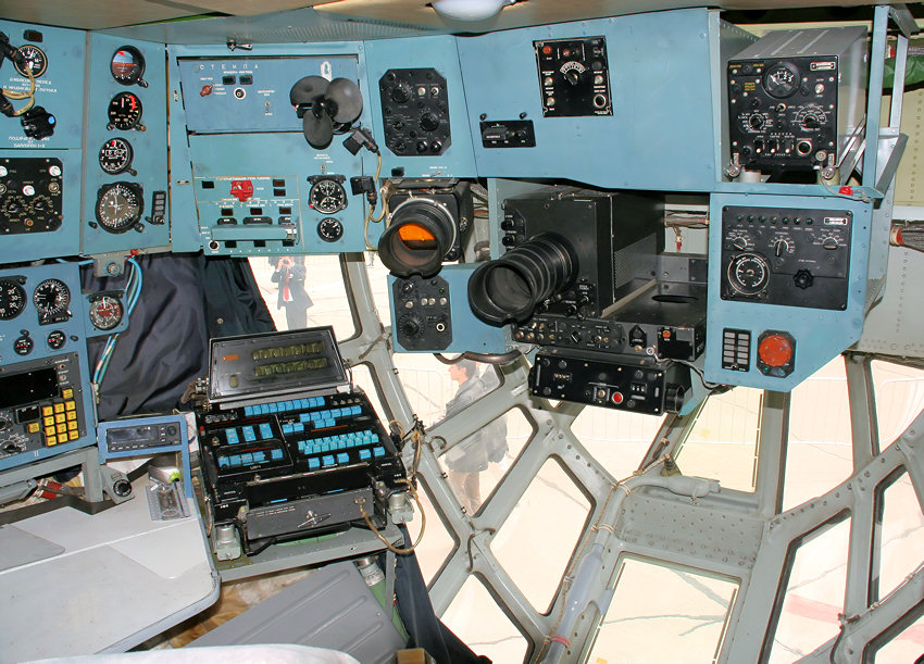 ILYUSHIN IL-76 - Bomberbug