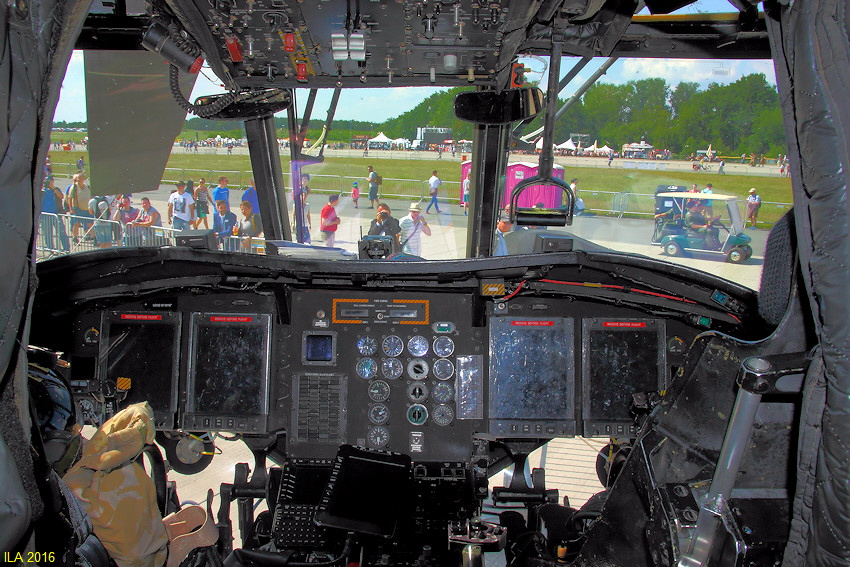 CH-47 Chinook - Cockpit der Boeing-Vertol