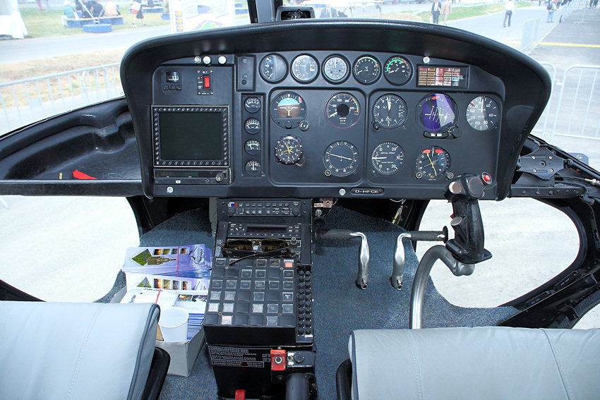Eurocopter AS 350 BA Ecureuil: Cockpit