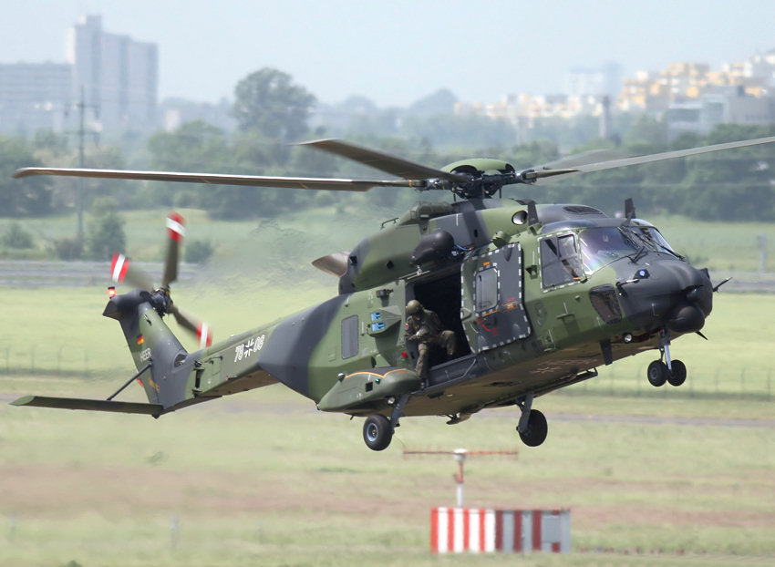 NH 90 Industries - Landeanflug