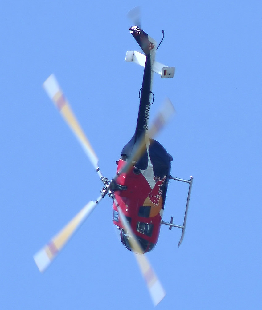 MBB BO-105:  deutscher Hubschrauber, der Loopings fliegen kann