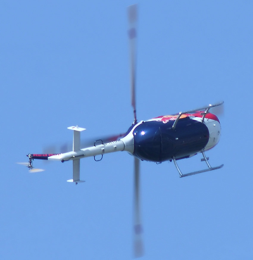 Bölkow BO-105:  deutscher Hubschrauber, der Loopings fliegen kann