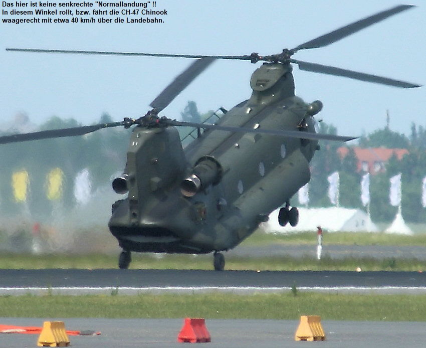 CH-47 Chinook: Flugansicht des Transporthubschraubers