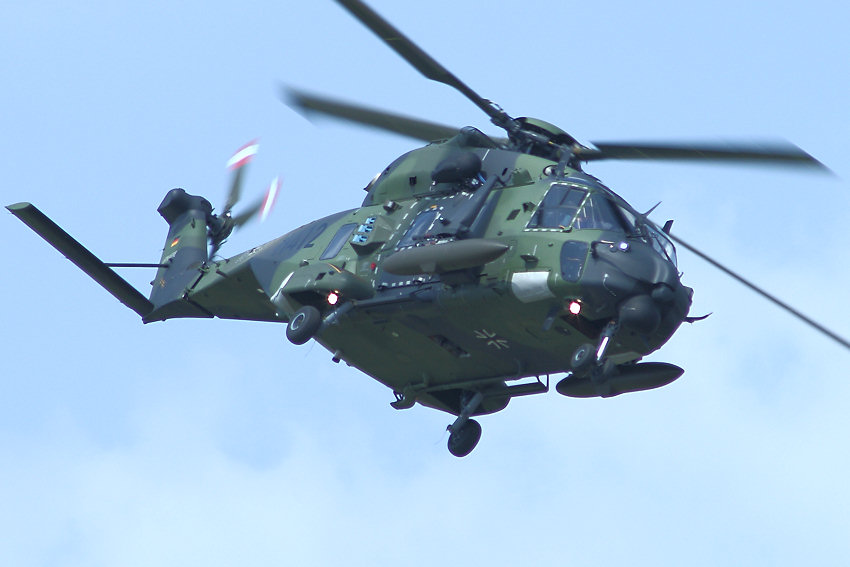 NH 90: Flugansicht des Transport- und Fregatten-Hubschraubers der BRD