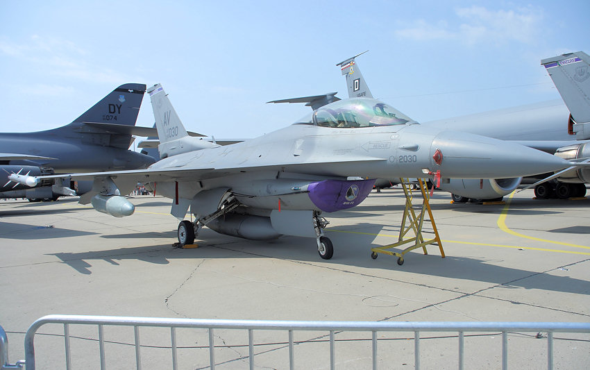 Lockheed F-16 Fighting Falcon: Abfangjäger der USA