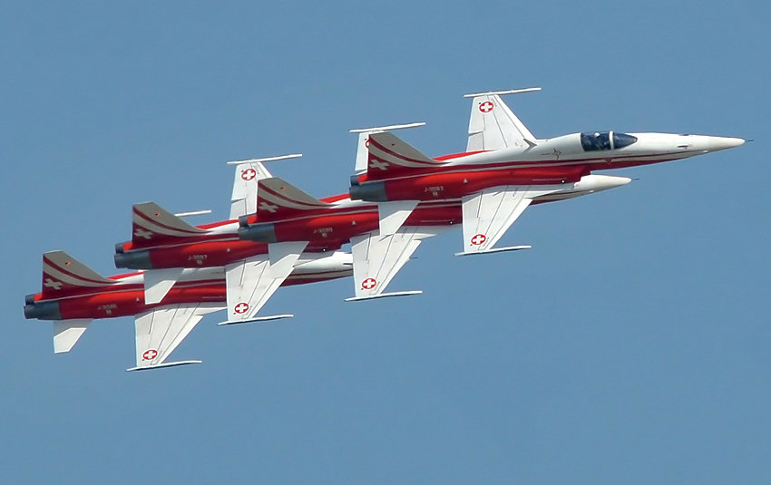 Patrouille Suisse - Flugansicht der schweizer Kunstflugstaffel