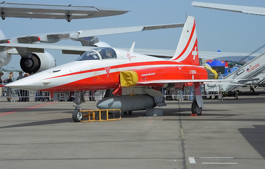 Patrouille Suisse - Frontansicht