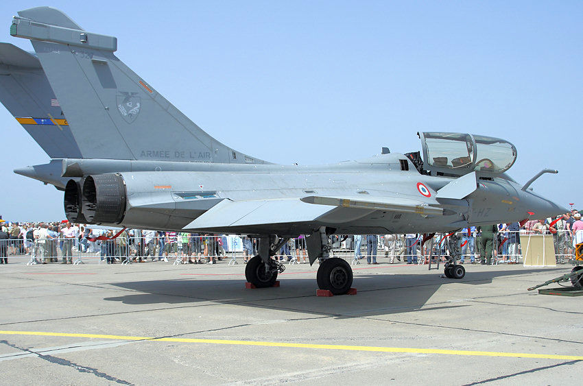 Dassault Rafale: strahlgetriebenes Mehrzweckkampfflugzeug mit Deltaflügeln und Entenflügeln