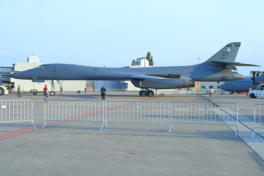 Rockwell B1 Lancer: schwerer Langstreckenbomber der U.S. Air Force