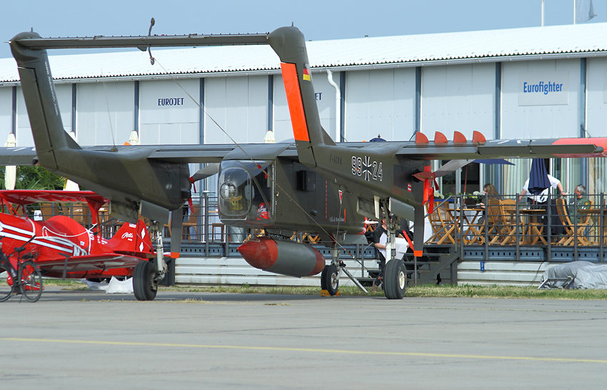 North American OV-10 Bronco: Zielschleppflugzeug