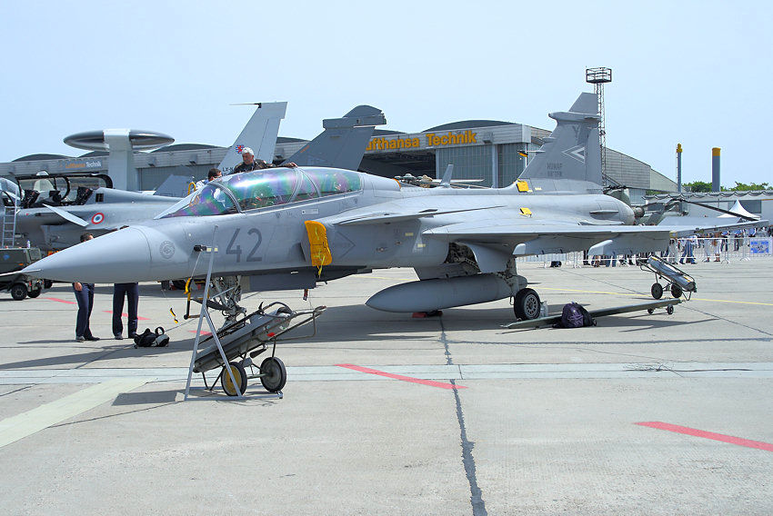 Saab JAS 39 Gripen: Schwedisches Kampfflugzeug mit Deltaflügel