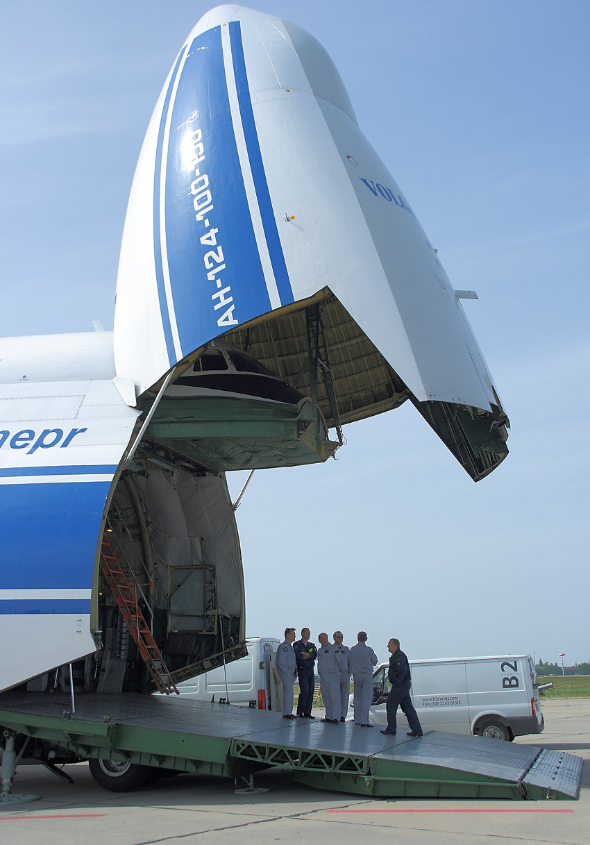 Antonow AN-124 - Bugklappe