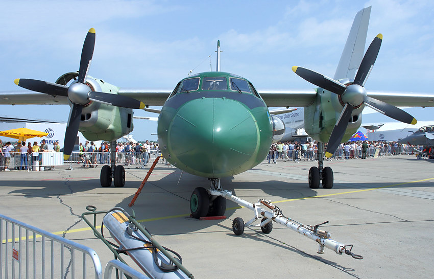 Antonow AN-26 - Antonow AN-26: militärisches Transportflugzeug