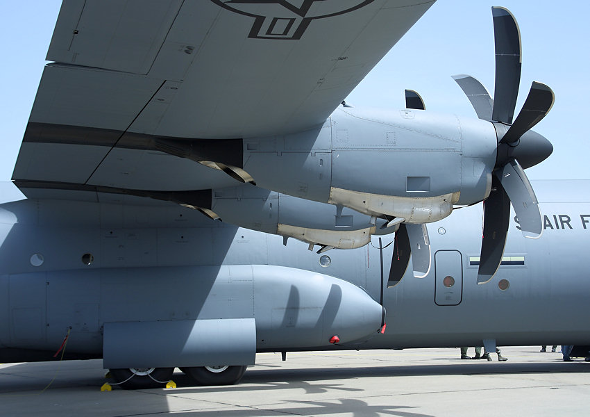 C-130 Hercules: Transportflugzeug  der U.S. Air Force für Mittel- und Langstrecken