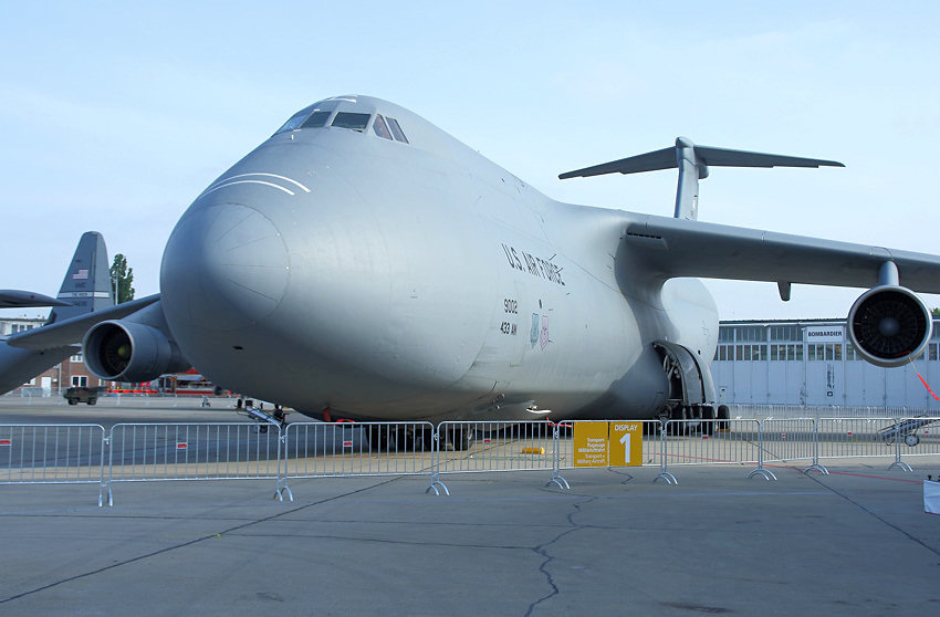 C-5 Galaxy - Bugansicht