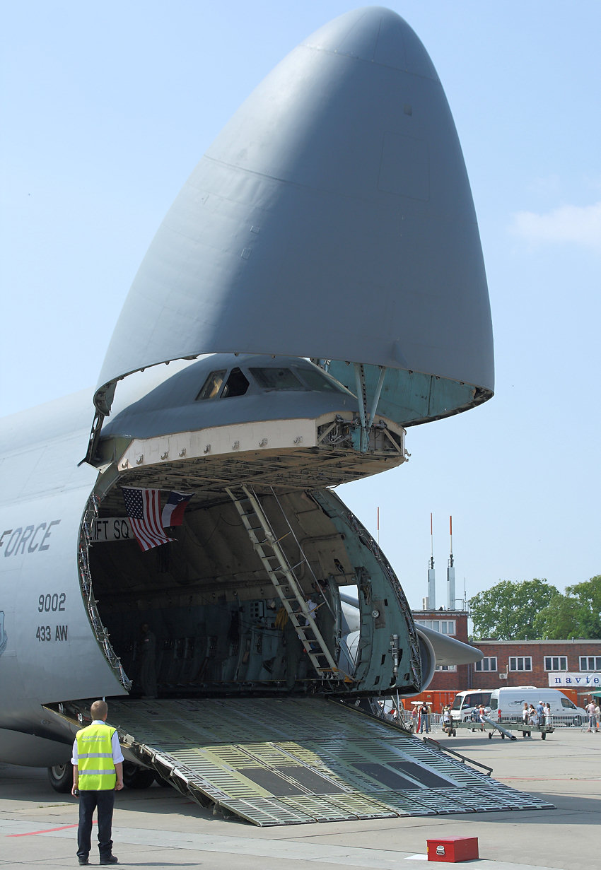 C-5 Galaxy - Bugklappe