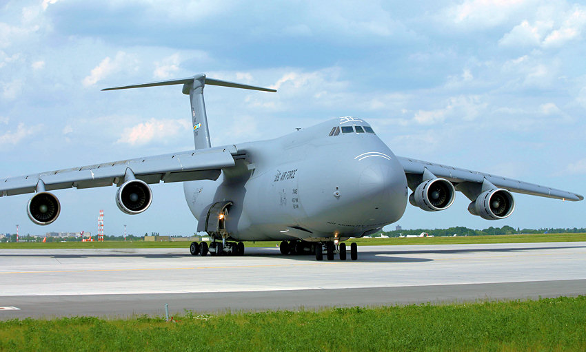 Lockheed C-5 Galaxy: militärisches Großraumflugzeug der U.S. Air Force zum Transport von Material und Truppen