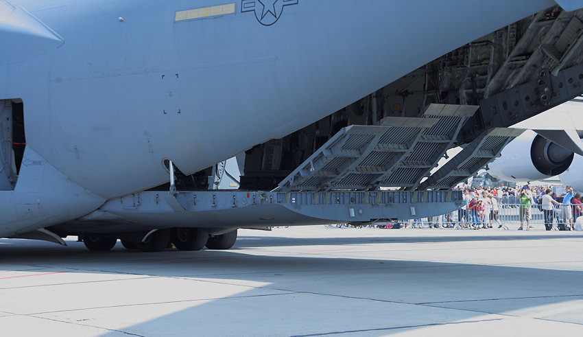 Lockheed C-5 Galaxy: Großraumflugzeug der U.S. Air Force zum Transport von Material und Truppen