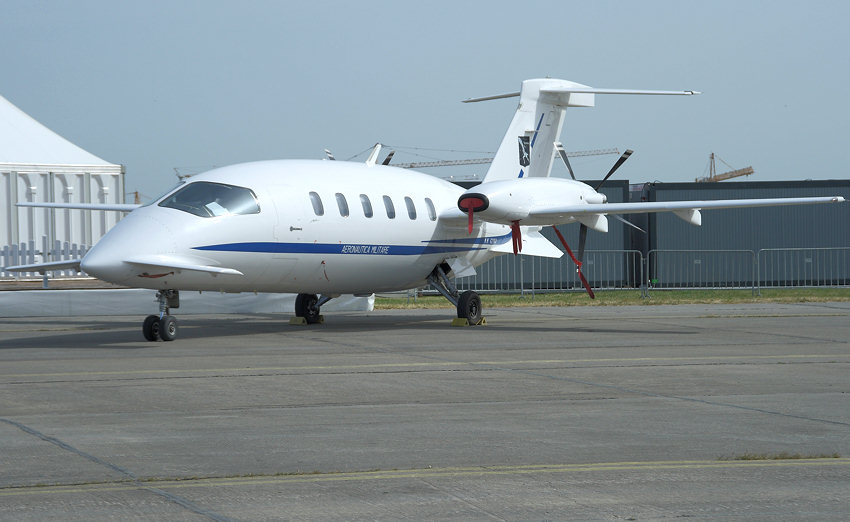 Piaggio P180 Avanti: Flugzeug mit Schubpropeller und Frontflügel
