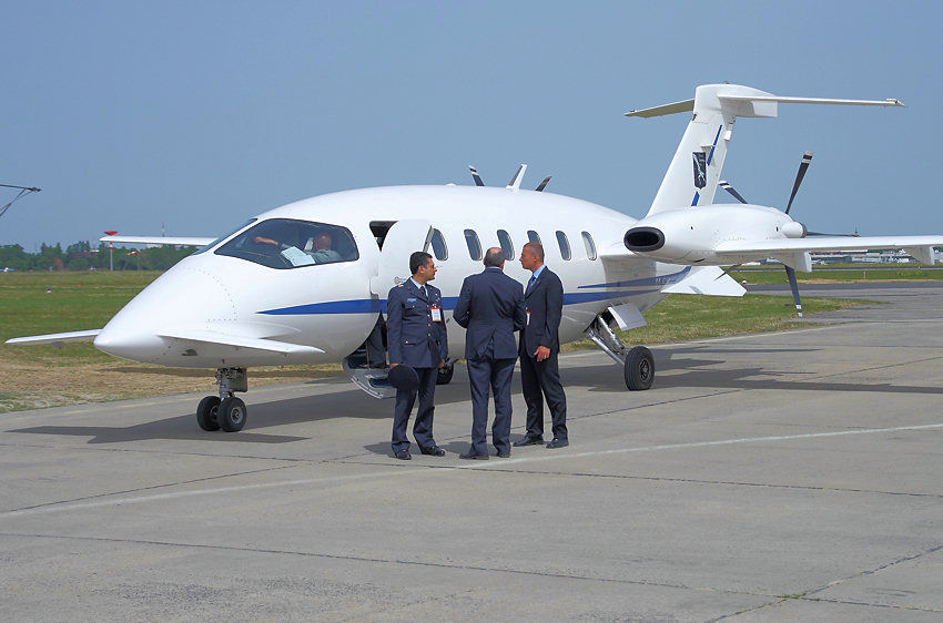 Piaggio P-180 Avanti: Flugzeug mit Schubpropeller und Frontflügel