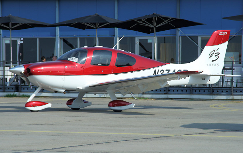 Cirrus SR22 GTSx Turbo G3: Das Flugzeug kann im Notfall an einem Fallschirm zur Erde sinken