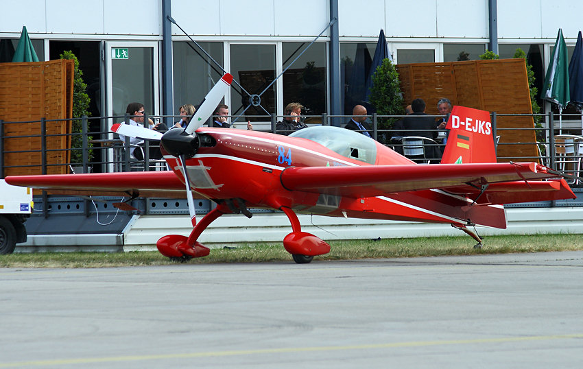 EXTRA 300S: Kunstflug von Klaus Schrodt 