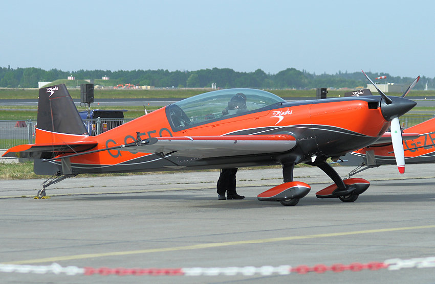Extra EA 300 LP: Doppelsitzige Maschine der Kunstflugstaffel