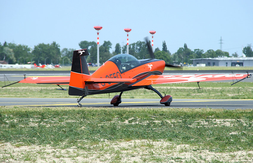 Extra EA 300 LP: Doppelsitzige Maschine der Kunstflugstaffel