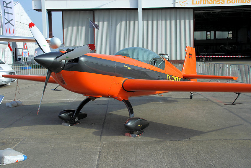 EXTRA 300 L: Doppelsitzige Kunstflugmaschine