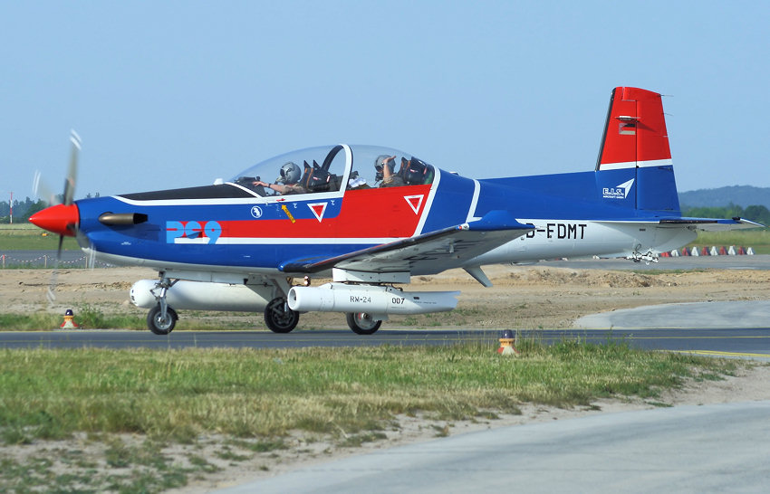 Pilatus PC-9 B: Schweizer Trainingsflugzeug und Schleppflugzeug für Zielschießung