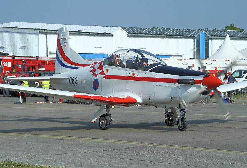 Pilatus PC-9: zweisitzige Schulflugzeuge mit Turboprop
