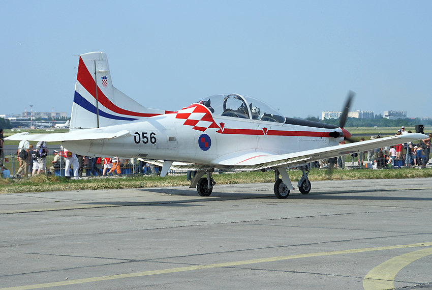 PC-9: zweisitziges Schulflugzeug mit Turboprop