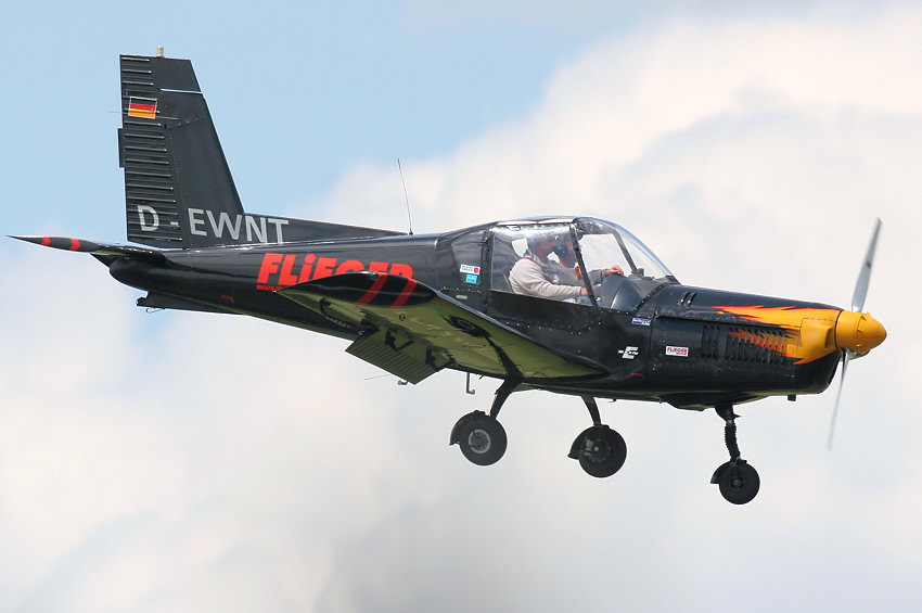 Zlin Z-42 MU - Flugansicht