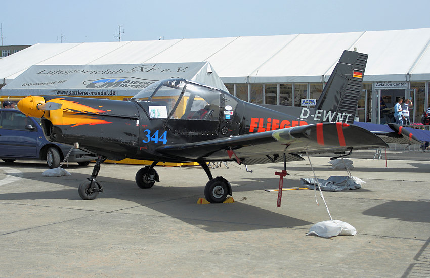 Zlin Z-42 MU - Seitenansicht