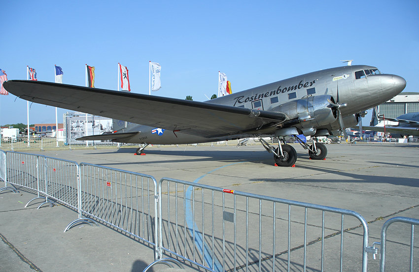 Douglas C-47 B Dakota:  Der Rosinenbomber steht für Rundflüge nahe Berlins zur Verfügung